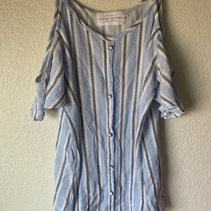 ✨Open shoulder flowy tank✨